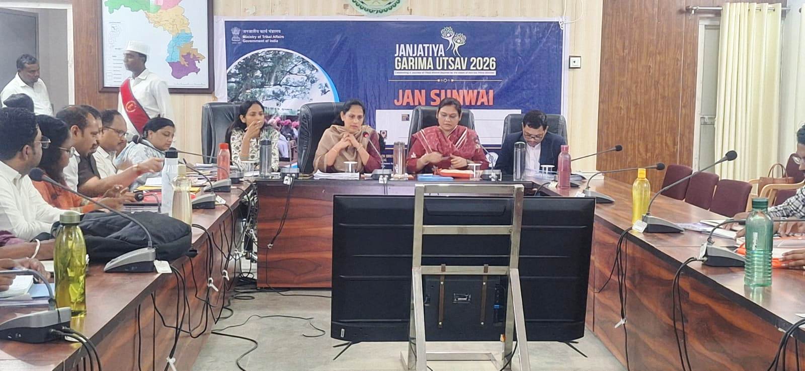 जनहित के हर मुद्दे पर कलेक्टर की सख्ती : समय-सीमा बैठक में योजनाओं की गहन समीक्षा, अधिकारियों को दिए त्वरित कार्रवाई के निर्देश