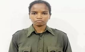 17 लाख रुपए की इनामी हार्डकोर महिला नक्सली बंदूक छोड़ मुख्यधारा में लौटी