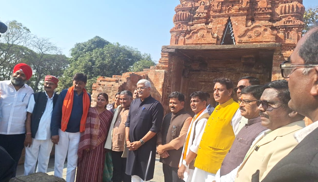 केंद्रीय संस्कृति एवं पर्यटन मंत्री गजेन्द्र सिंह शेखावत ने किया ऐतिहासिक सिरपुर के पुरातात्विक स्थलों का निरीक्षण