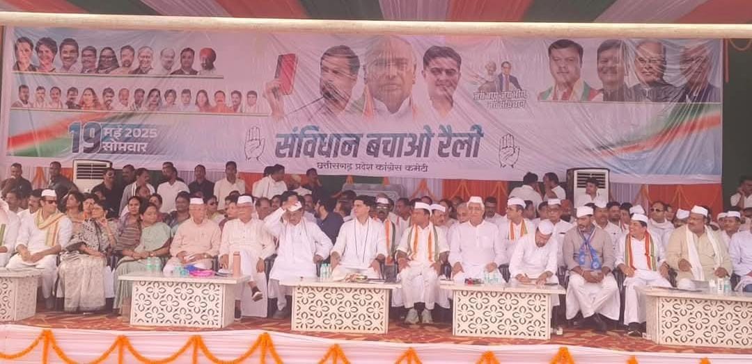 गर्मी में भी संविधान के लिए उमड़ा जनसैलाब!