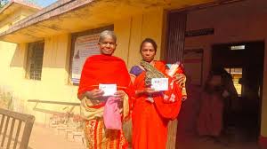 बस्तर में एक साथ परीक्षा देने पहुंची सास-बहू, देवरानी-जेठानी ने भी दिया खास संदेश