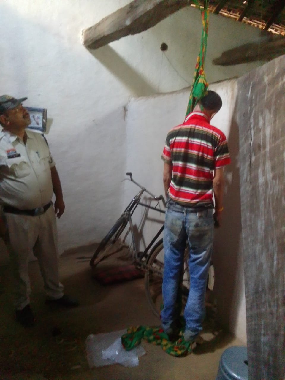अज्ञात कारणों से युवक ने लगाया फांसी,जांच में जुटी पुलिस