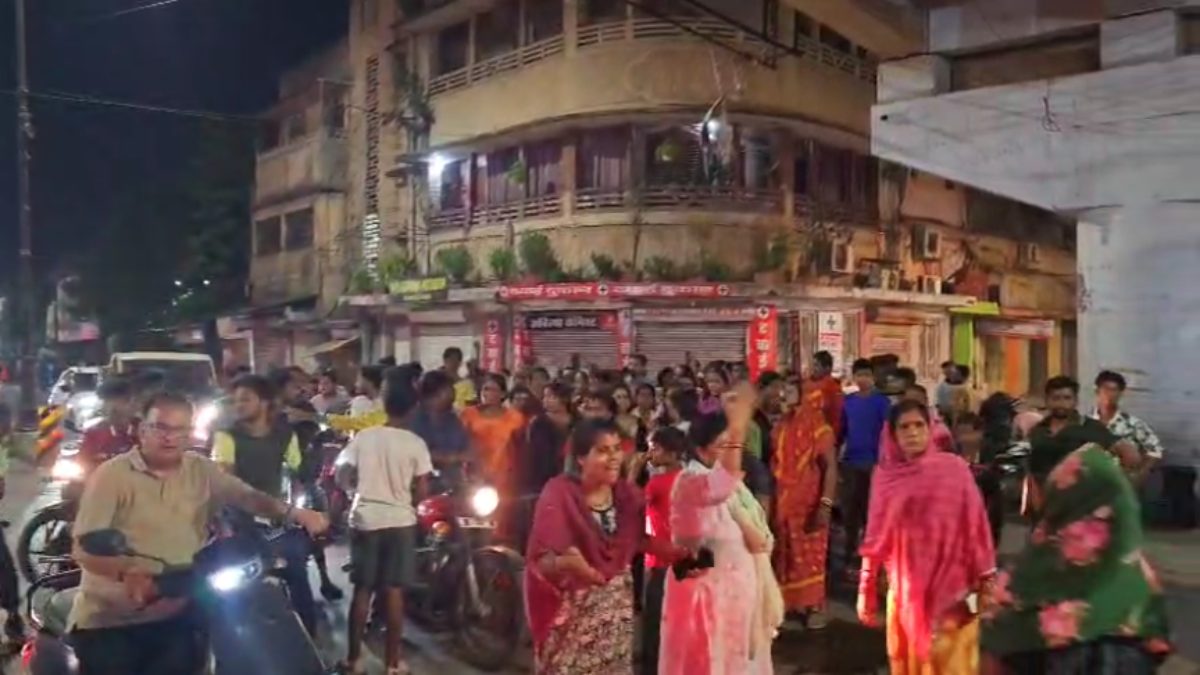 प्रस्तावित मरीन ड्राइव निर्माण!घर तोड़ने के नोटिस से भड़के लोग,कलेक्टर बंगले का किया घेराव