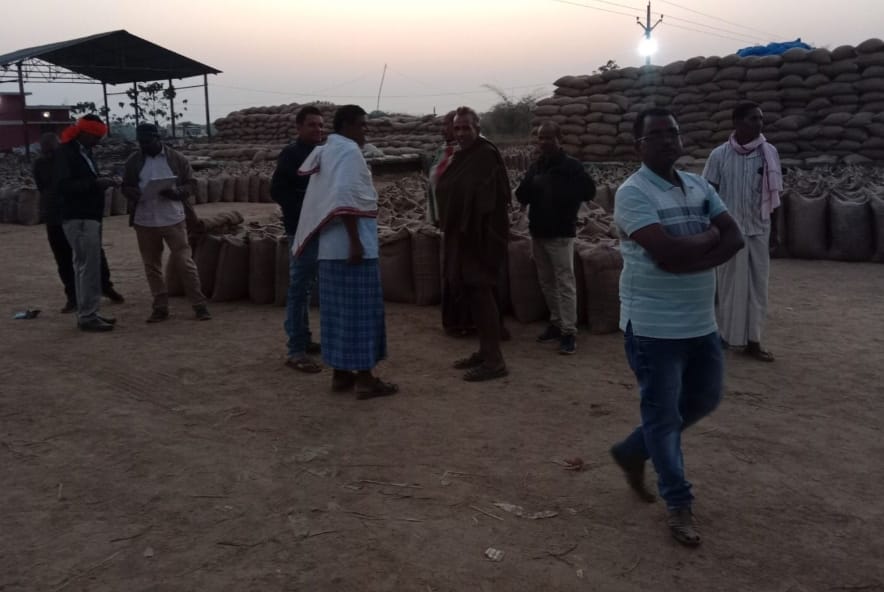 छिछोर उमरिया केन्द्र में पहुंचा अमानक धान, प्रबंधन सख्ते में