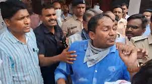राजधानी के लोक आयोग दफ्तर में आग लगने के बाद घटना कवर करने गए मीडिया कर्मियों से बदसलूकी