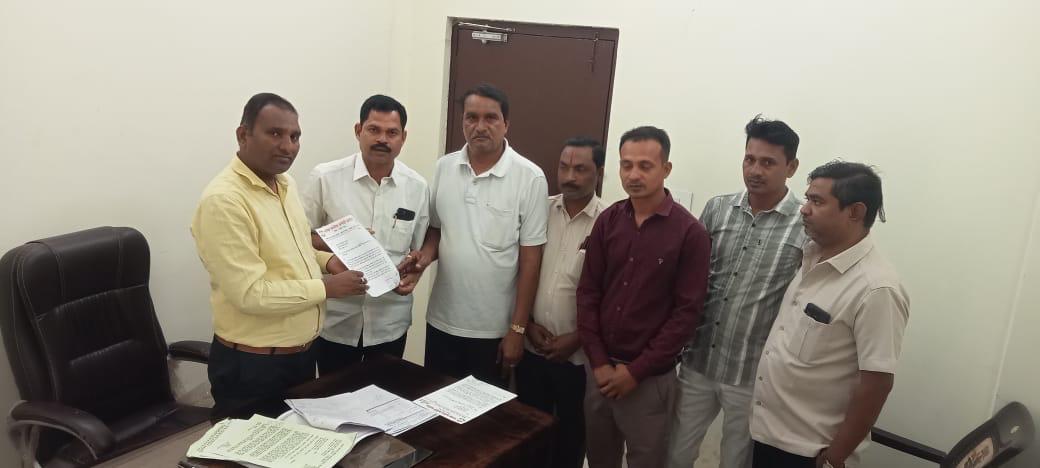 ब्लाक कांग्रेस कमेटी खरोरा ने की पीएम श्री भरत देवांगन हाईस्कूल में पेड़ों की कटाई के विरोध में शिकायत