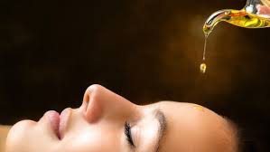 नारियल तेल से रात में स्किन की देखभाल के अद्भुत लाभ