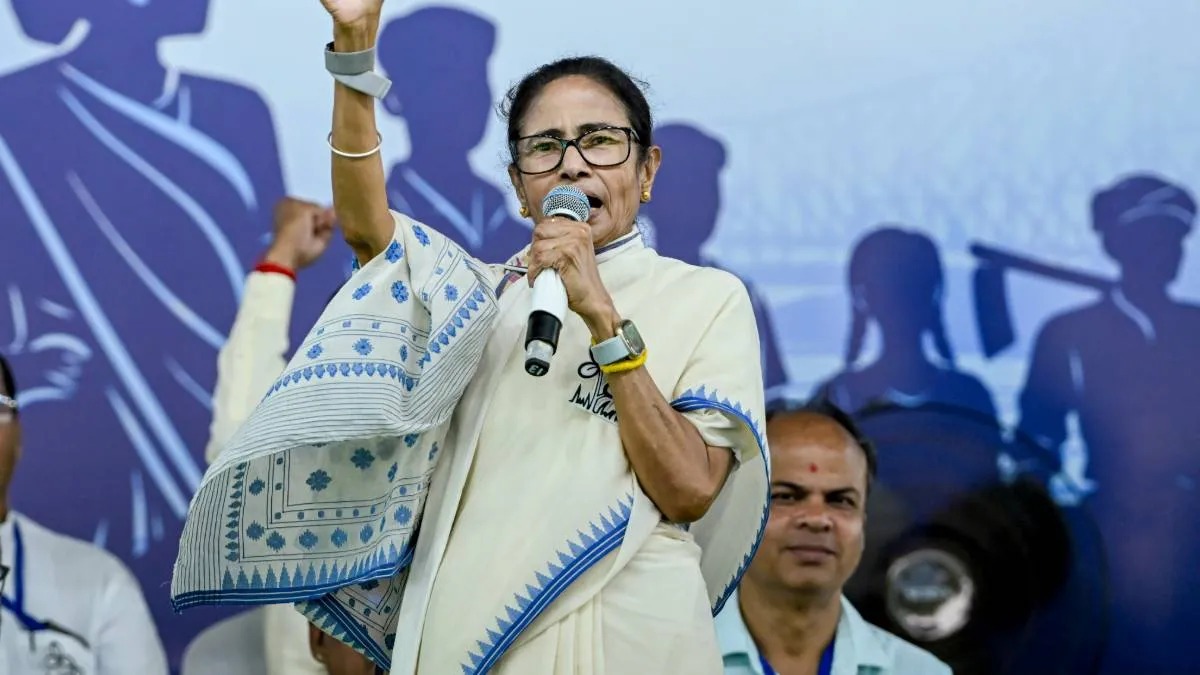 Mamata Banerjee ने भवानीपुर से भरा नामांकन, पैदल मार्च से दिखाया शक्ति प्रदर्शन