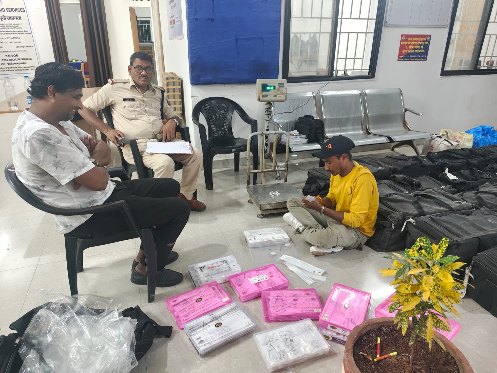 एमसीपी के दौरान चेकिंग में पकड़ी गई भारी मात्रा में चांदी – दस्तावेज पेश करने में नाकाम चालक