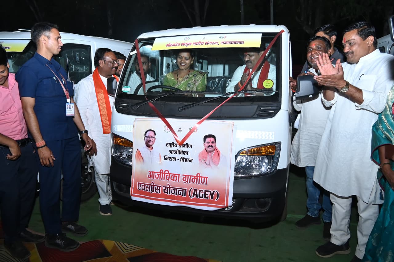 कबीरधाम में नई पहल: महिला समूहों की परिवहन व्यवसाय में एंट्री