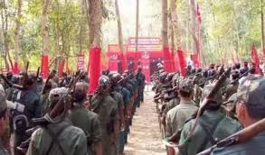 नक्सली संगठन को एक और बड़ा झटका! 124 नक्सलियों ने डाले हथियार
