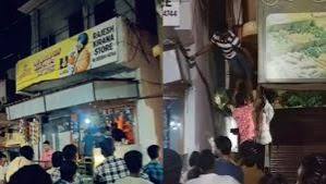  भिलाई में भीषण आग! किराना दुकान धू-धूकर जली, जान बचाने छत से कूदे 3 लोग
