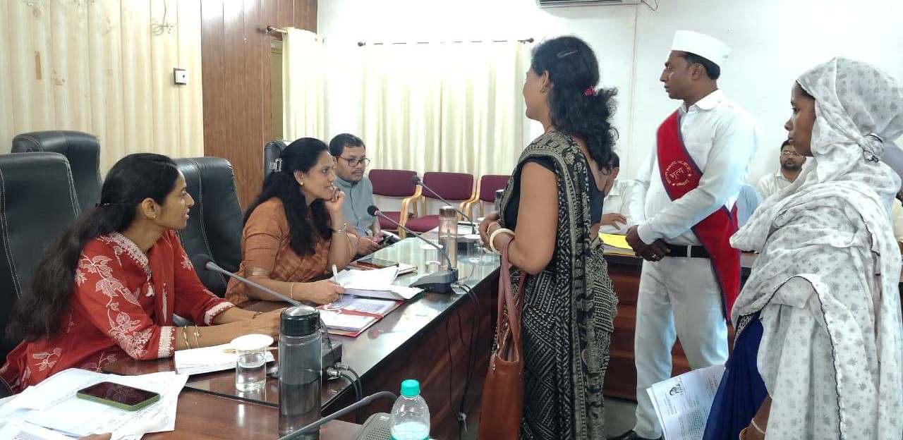 जनदर्शन में उमड़ा जनसैलाब, कलेक्टर ने सुनीं 46 शिकायतें
