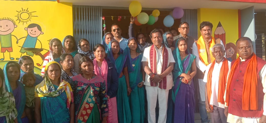 चिखलापानी में नए आंगनबाड़ी केंद्र का सांसद राठिया ने किया लोकार्पण