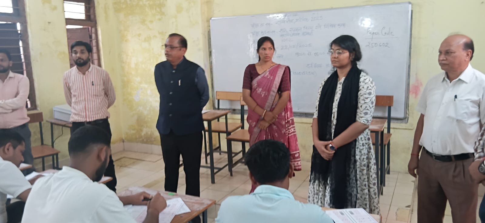 पीएससी प्रारंभिक परीक्षा संपन्न, लोक सेवा आयोग के सदस्य डॉ प्रवीण वर्मा पहुंचे निरीक्षण में
