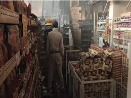 रायपुर के सुपर मार्केट में आगजनी,लाखों के सामान जलकर खाक   