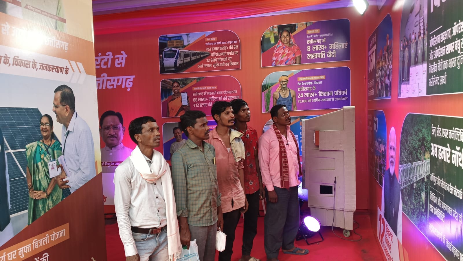 एमसीबी में विकास प्रदर्शनी बनी जनजागरण का महाकेंद्र, दूसरे दिन उमड़ा जनसैलाब