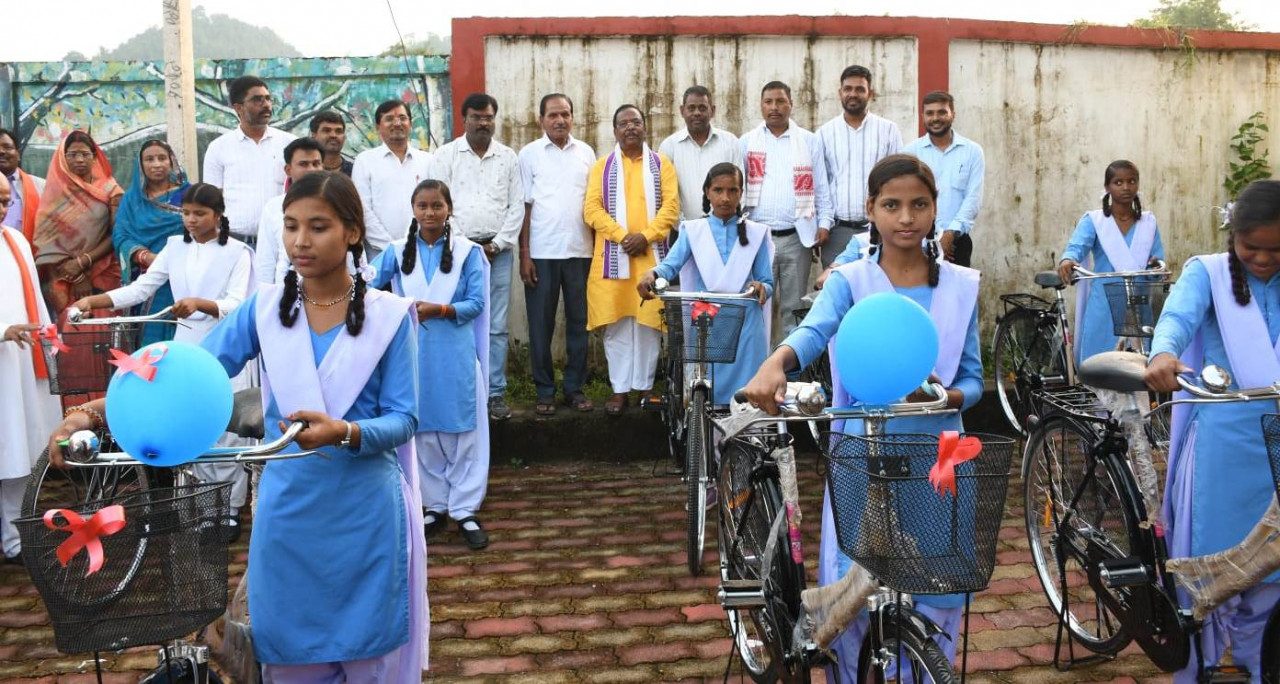  लगन और ईमानदारी से मेहनत कर माता-पिता और देश का नाम रोशन करें: मंत्री नेताम