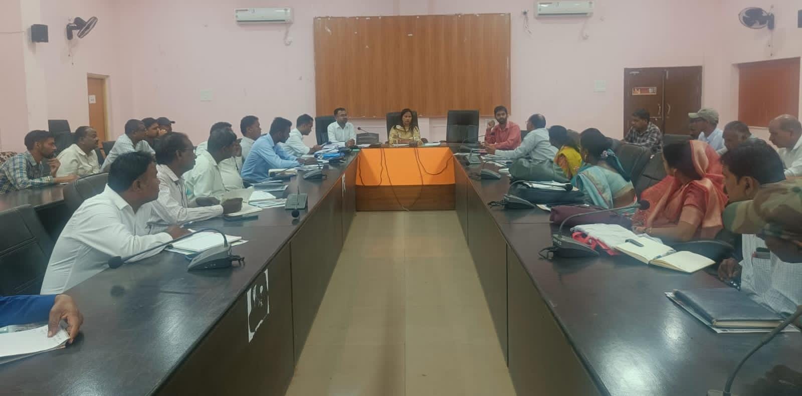 32 ग्राम पंचायत सचिवों पर गिरी कार्रवाई की गाज, लापरवाही और कम प्रगति पर कड़ा रुख