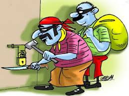 दो सूने मकानों में अज्ञात चोरों का धावा ले उड़े घर में रखे सामान 