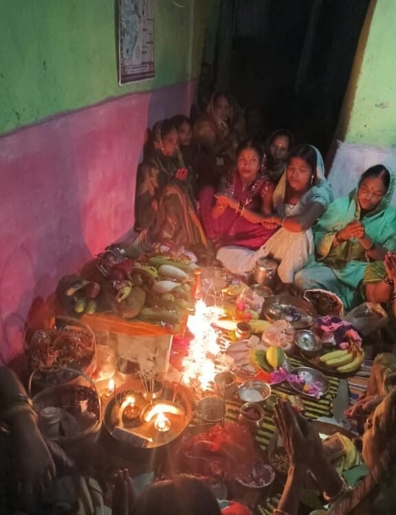 संतान की लम्बी उम्र के लिए माताओं ने किया निर्जला जिवित पुत्रिका व्रत 