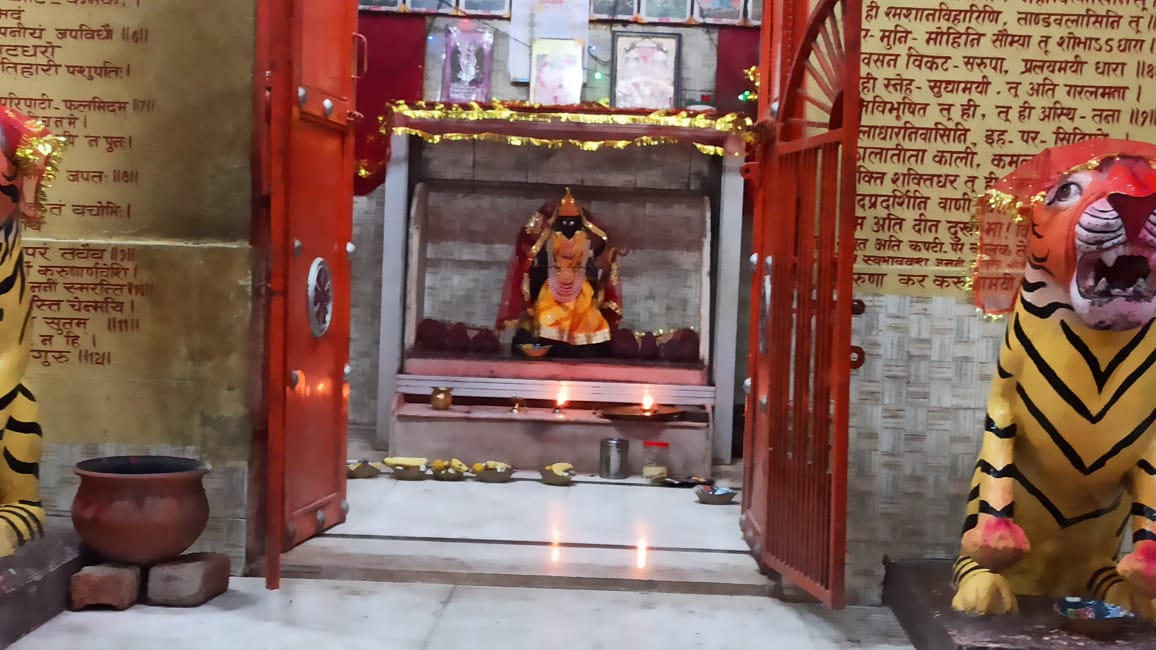 भवानी माता के हाथ से चांदी का कंगन ले उड़े अज्ञात चोर 