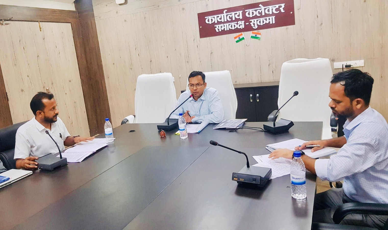 बाढ़ग्रस्त क्षेत्रों में पेयजल स्रोतों का क्लोरीनेशन ,मौसमी बीमारियों की रोकथाम के लिए जिला प्रशासन सतर्क