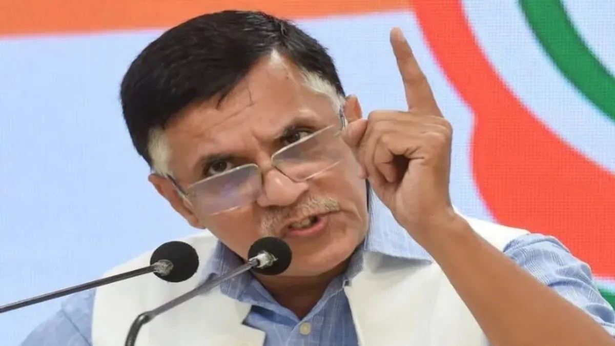 ‘50-70 पुलिसवाले भेजे गए जैसे आतंकवादी हों’ — सुप्रीम कोर्ट में पवन खेड़ा की दलील
