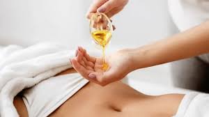 सर्दियों में भी शीशे जैसा चमकेगा चेहरा,रोज रात को सोने से पहले नाभि में लगाएं दो बूंद ये तेल