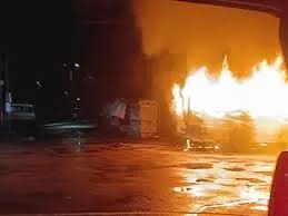 दुर्ग :  खड़ी बस में लगी भीषण आग,मचा हडकंप 