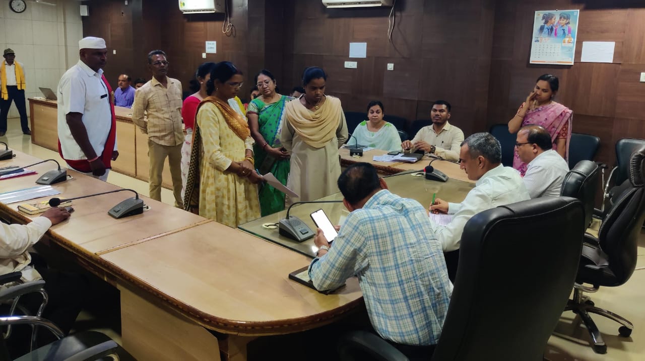 कलेक्टर ने सुनी जनदर्शन में लोगों की समस्याएं, 44 आवेदन प्राप्त हुए