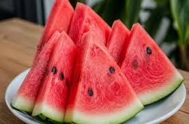 गर्मी में राहत देगा या बढ़ाएगा रिस्क? तरबूज और किडनी का कनेक्शन समझें
