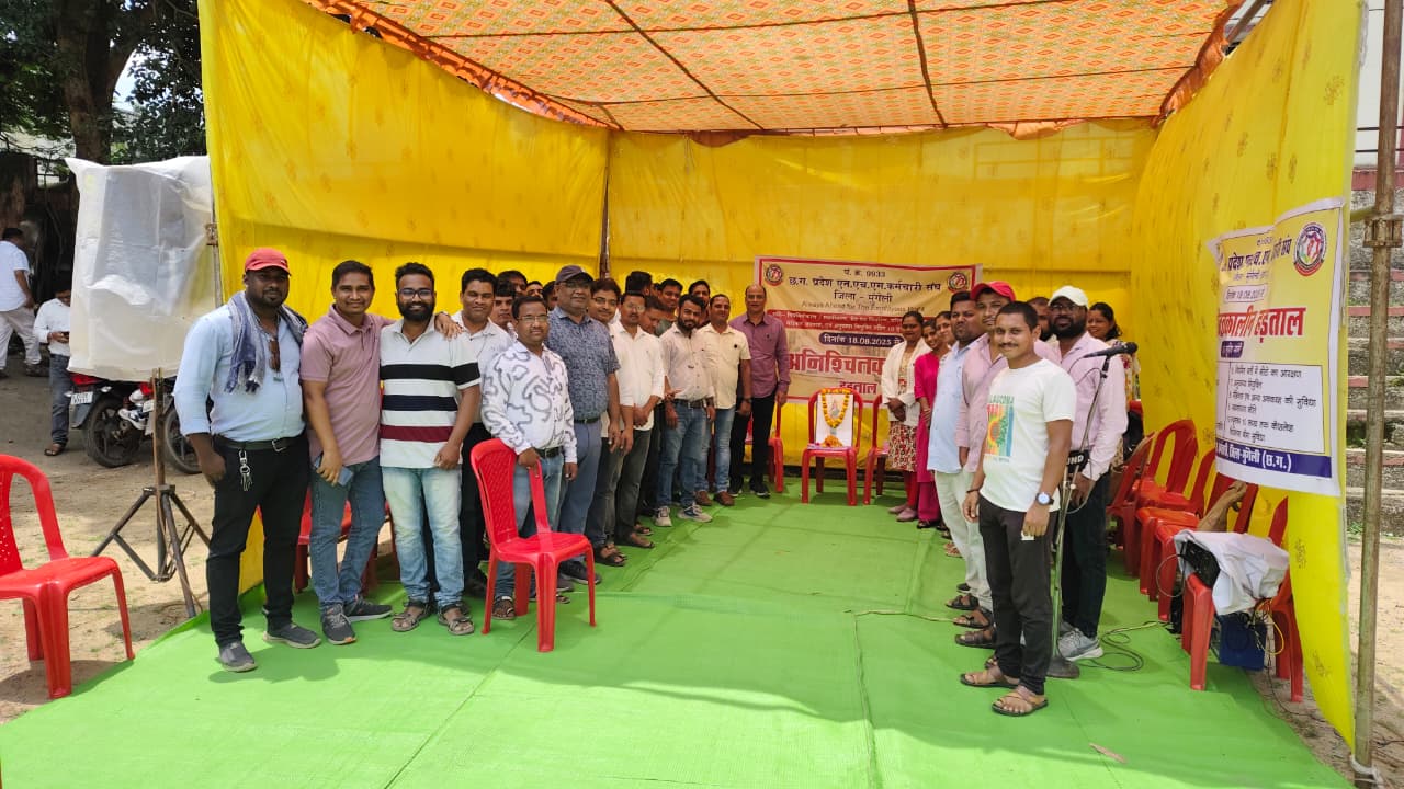 नियमितिकरण व वेतनवृद्धि समेत 10 सूत्रीय मांगों को लेकर एनएचएम कर्मियों की अनिश्चितकालीन हड़ताल शुरू