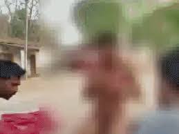 मानवता को शर्मसार करने वाला मामला,गर्लफ्रेंड से मिलने गए युवक को बीच चौराहे नग्न कर पीटा