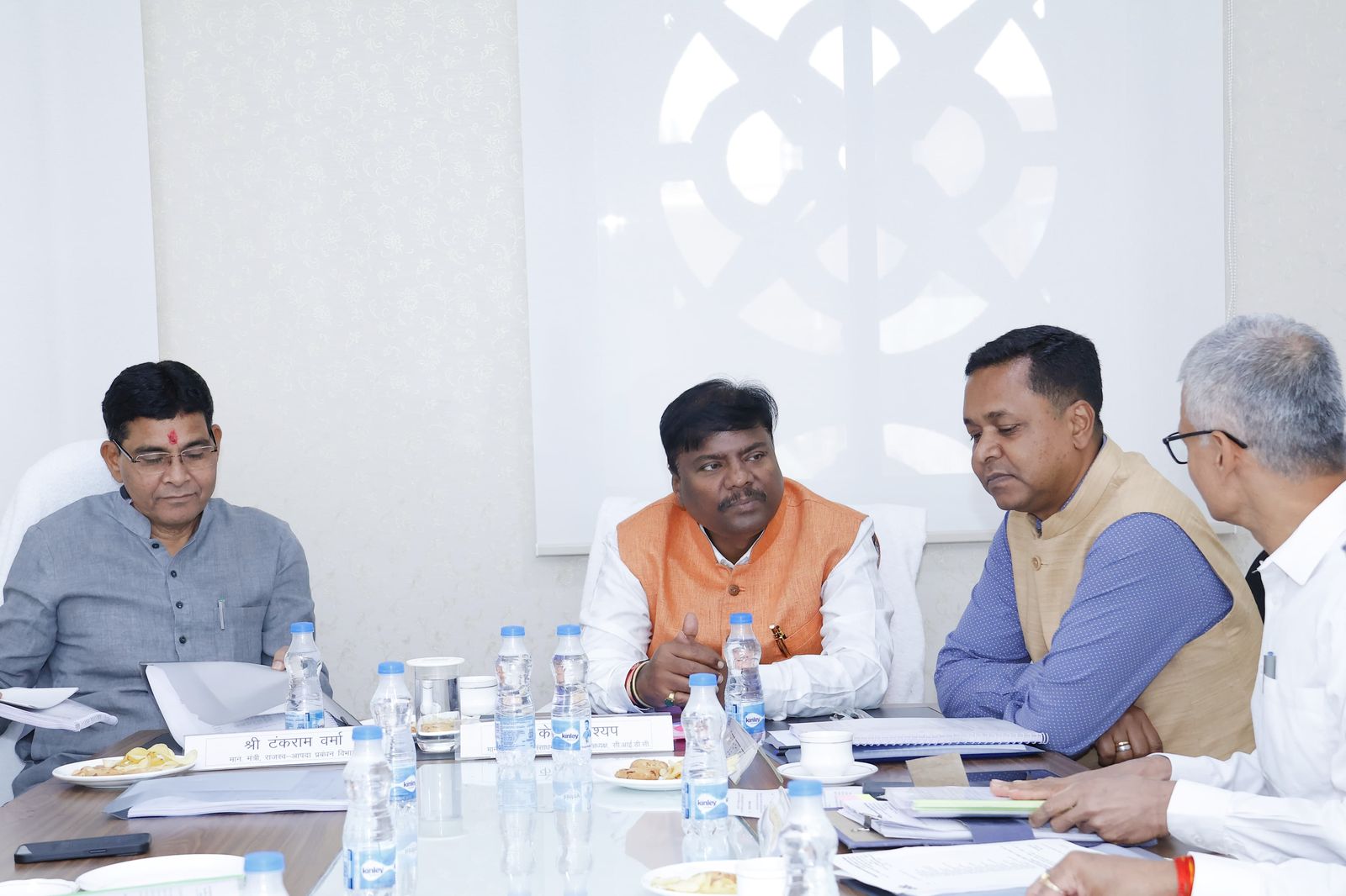 मंत्री केदार कश्यप की अध्यक्षता में सी.आई. डी.सी. की बैठक सम्पन्न