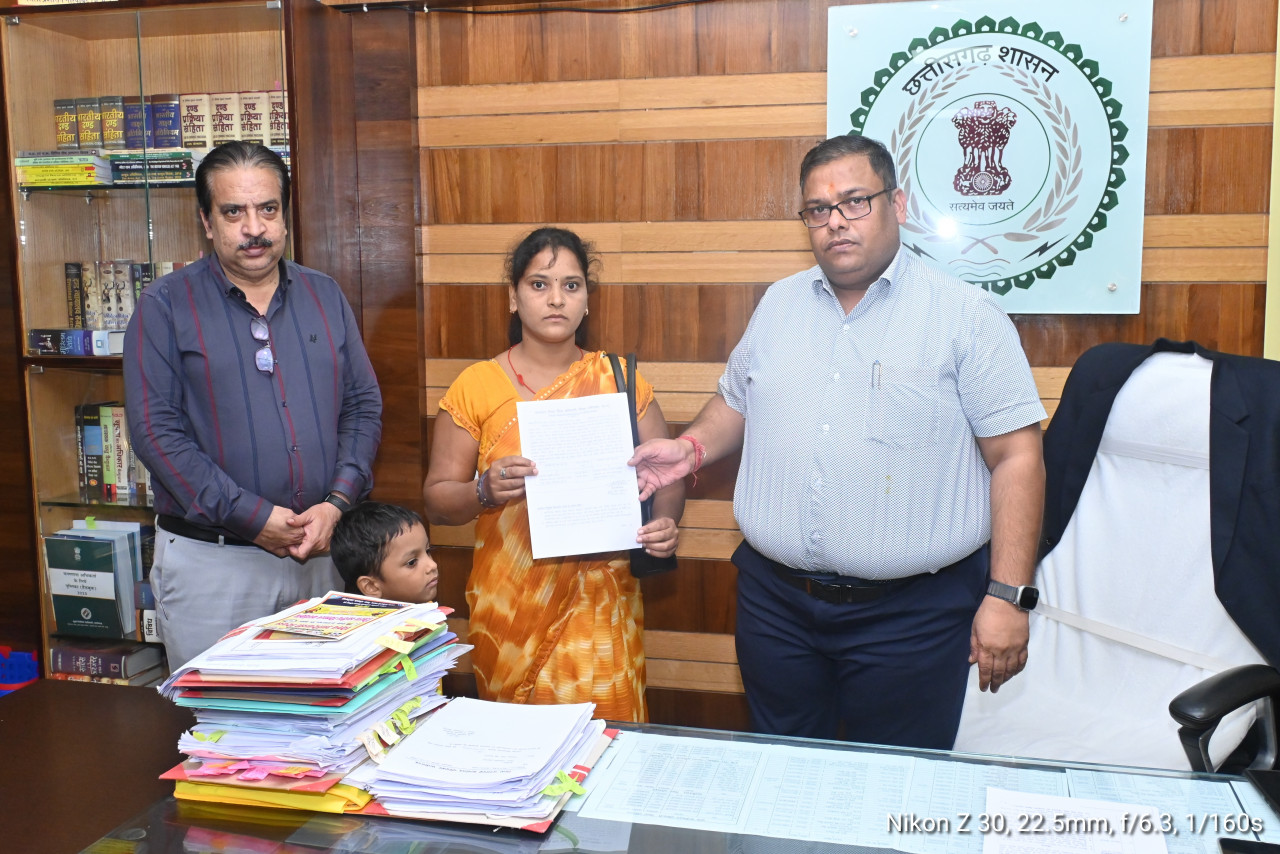  मुख्यमंत्री विष्णु देव साय की संवेदनशील पहल से पुनः 2 लोगों को मिली अनुकंपा नियुक्ति