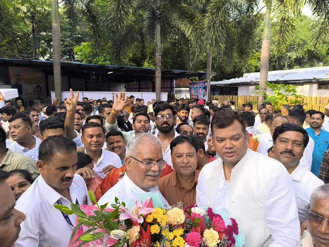 पूर्व मुख्यमंत्री भूपेश बघेल को विधायक संदीप साहू ने जन्मदिन पर बधाई शुभकामनाएं दिये