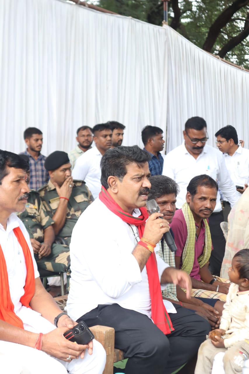 उप मुख्यमंत्री विजय शर्मा ने सुदूर संवेदनशील ग्राम कच्चापाल में ग्रामीणों के साथ किया संवाद