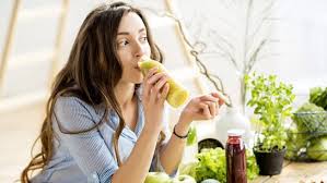 लंबे बाल चमकता चेहरा चाहिए,पिएं ये जूस 