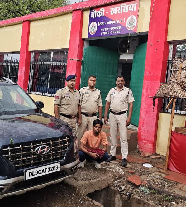 खरसिया से चोरी हुई Venue कार दिल्ली से बरामद, डुप्लीकेट चाबी बनाकर वारदात करने वाला मैकेनिक गिरफ्तार