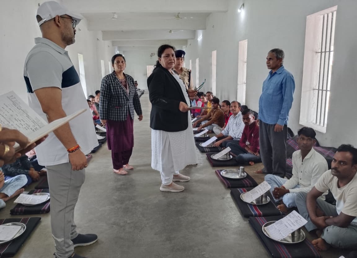 जिला जेल मुंगेली में बोर्ड ऑफ विजिटर्स का औचक निरीक्षण
