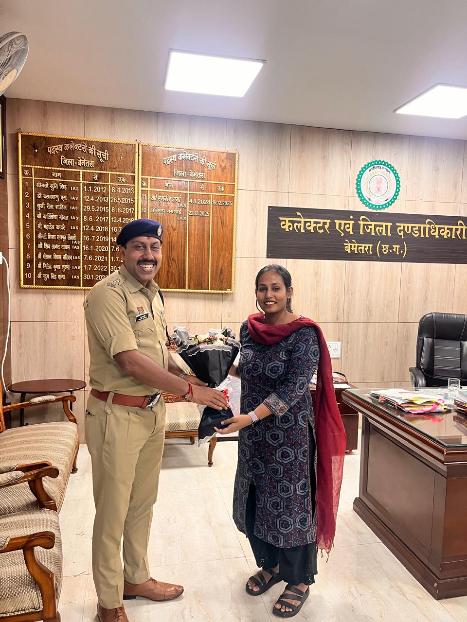 नवपदस्थ एसपी त्रिलोक बंसल (IPS) ने कलेक्टर प्रतिष्ठा ममगाईं से की सौजन्य भेंट, कानून-व्यवस्था व समन्वय पर हुई चर्चा
