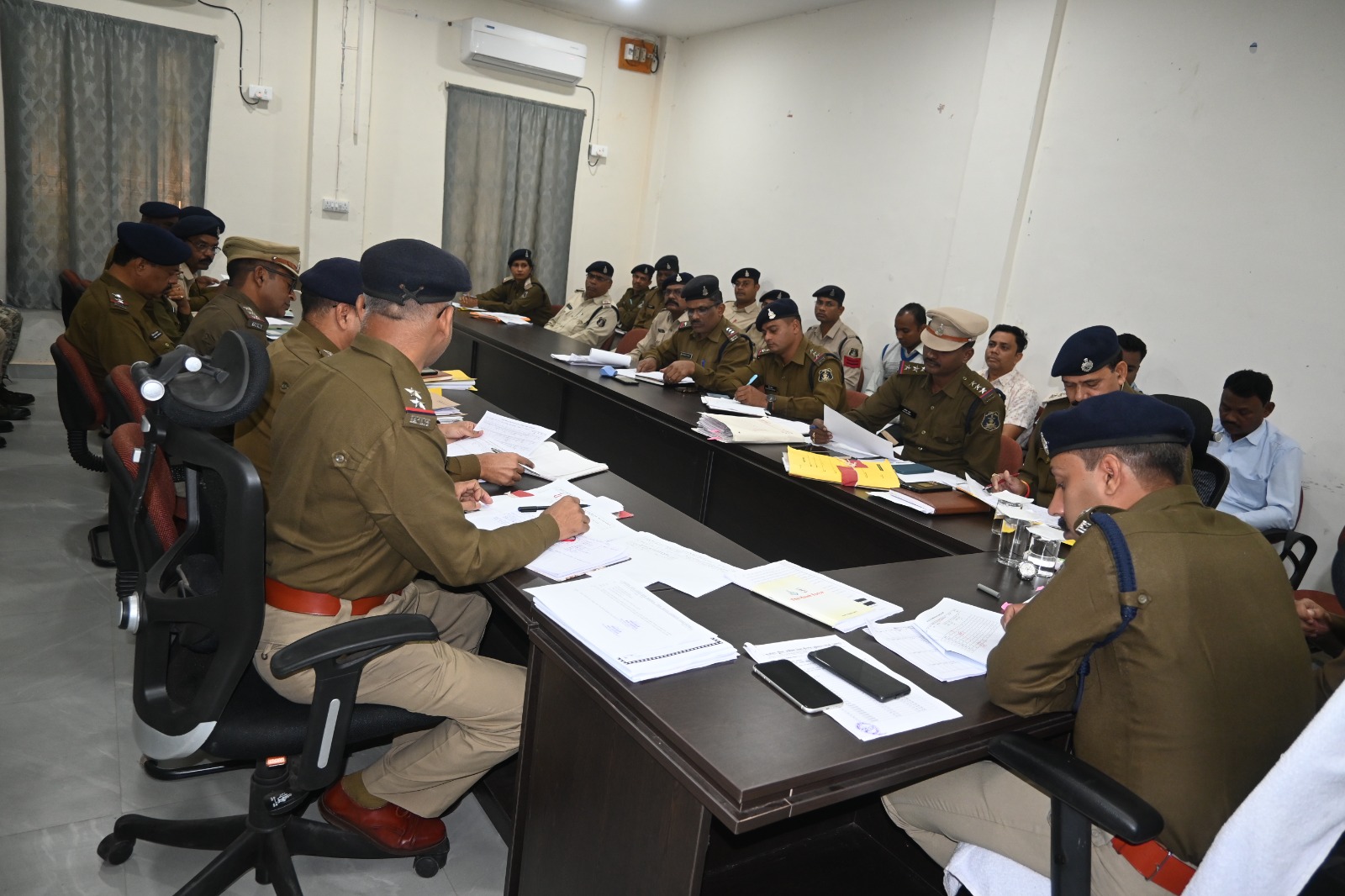 केसीजी पुलिस अधीक्षक द्वारा पुलिस अनुविभागीय अधिकारी एवं थाना प्रभारियों की ली गई क्राईम मीटिंग,लंबित अपराधों का अभियान चलाकर शीघ्र निराकरण हेतु दिए गए निर्देश 