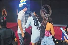 सूर्या मॉल के क्लब में देर रात छापा,पुलिस को देख भागे नशे में युवक-युवतियां,क्लब को जारी किया गया नोटिस