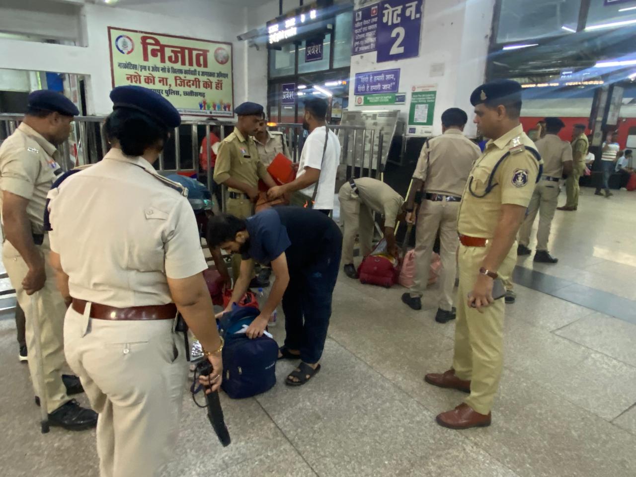 रायपुर रेलवे स्टेशन पर सुरक्षा की बड़ी तैयारी, आरपीएफ-जीआरपी की संयुक्त मॉक ड्रिल