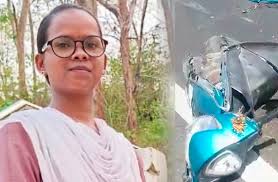 तेज रफ्तार ट्रैक्टर की टक्कर से स्कूटी सवार सहायक शिक्षिका की मौत 