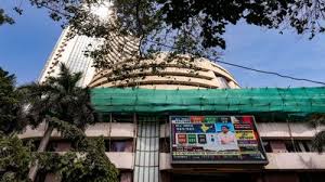 शेयर बाजार में कारोबारी हफ्ते के आखिरी दिन गिरावट के साथ शुरुआत