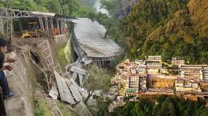 वैष्णो देवी भवन रास्ते पर भूस्खलन से 34 मौत,बिना दर्शन के लौटने लगे श्रद्धालु 