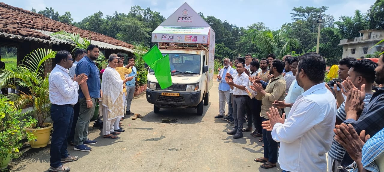 विधायक गोमती साय ने सूर्य घर मुफ्त बिजली योजना के प्रचार-प्रसार रथ को हरी झण्डी दिखाकर किया रवाना