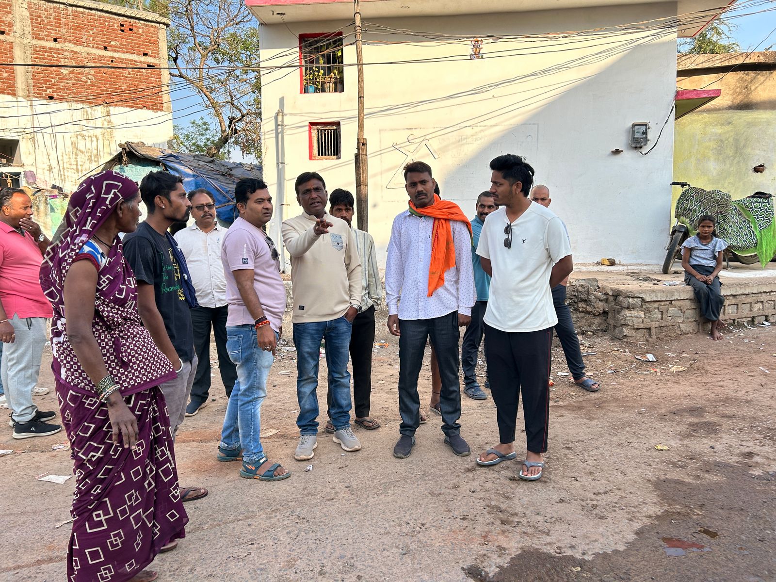 निर्माणाधीन प्रधानमंत्री आवासों का निरीक्षण करने पहुंचे नपाध्यक्ष